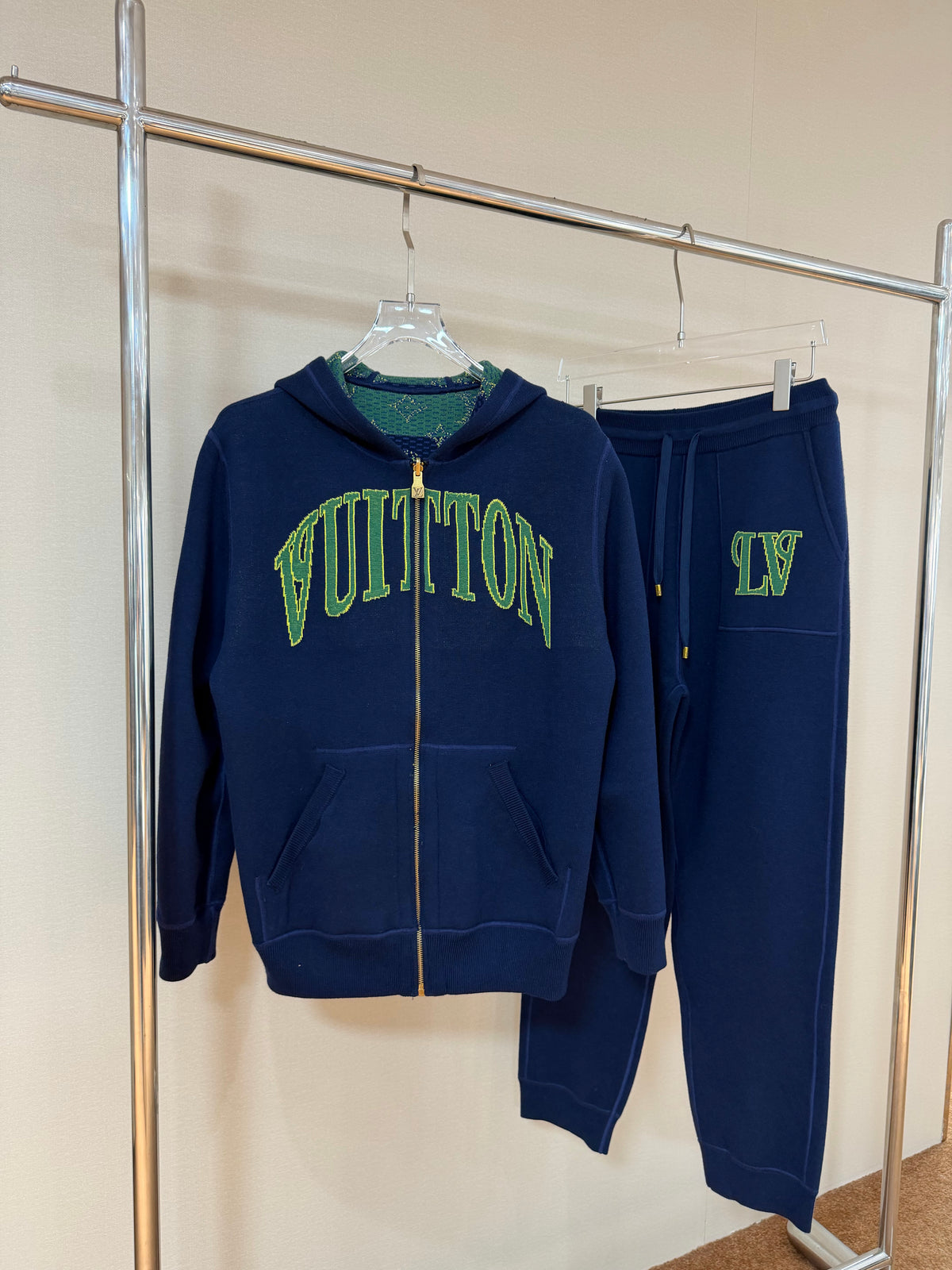 Outfit LV