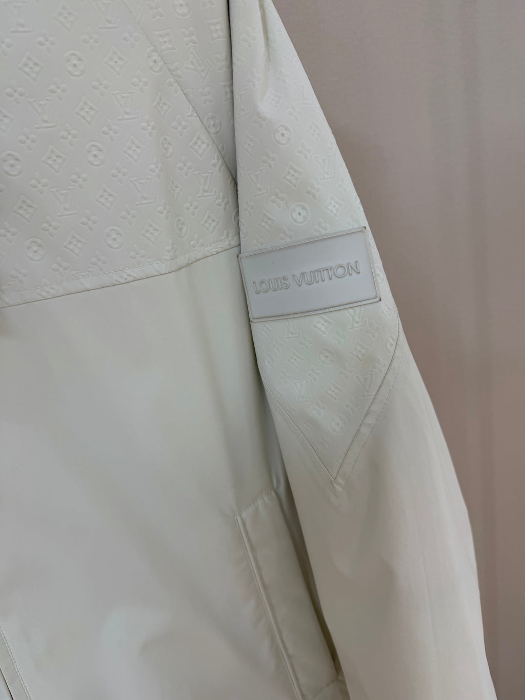 Veste LV