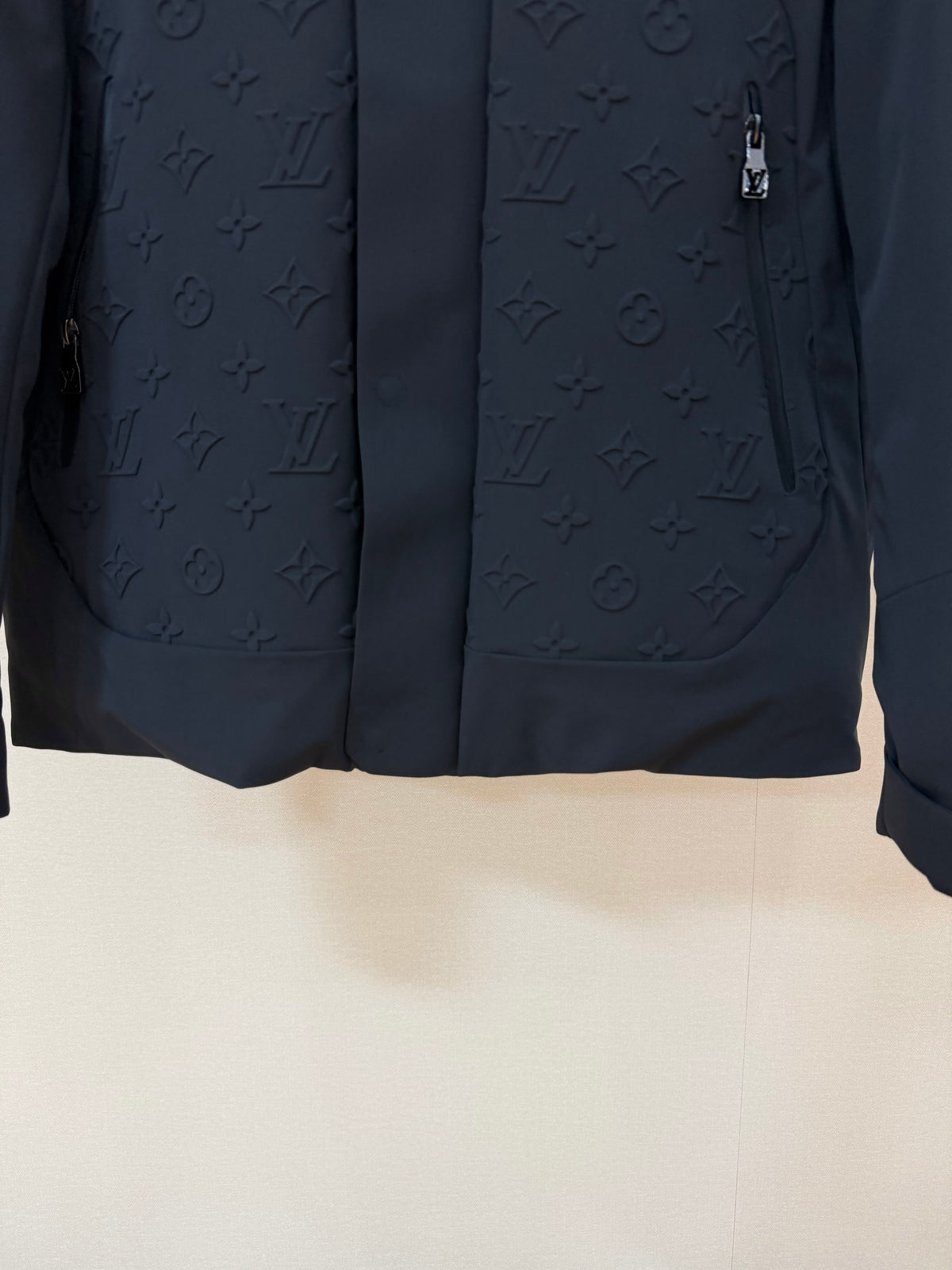 Veste LV